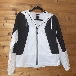BNWOT north face windbreaker